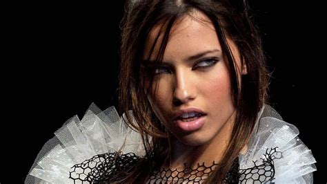 adriana lima joven|The Transformation Of Adriana Lima From Childhood To 42。